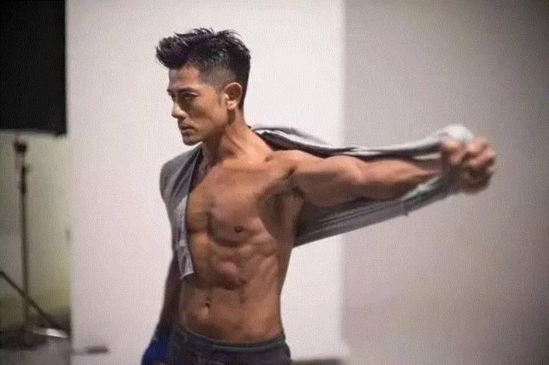 在这个大方送祝福的时代，为什么偏偏郭天王结婚被群嘲？