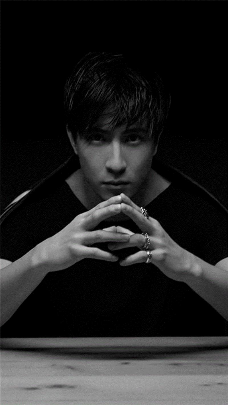 千磨万击还灿烂，只因他是薛之谦