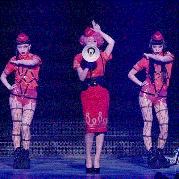 她在台湾的演唱会，下面坐着半个音乐圈