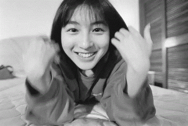 她是我见过最好看的短发女孩儿