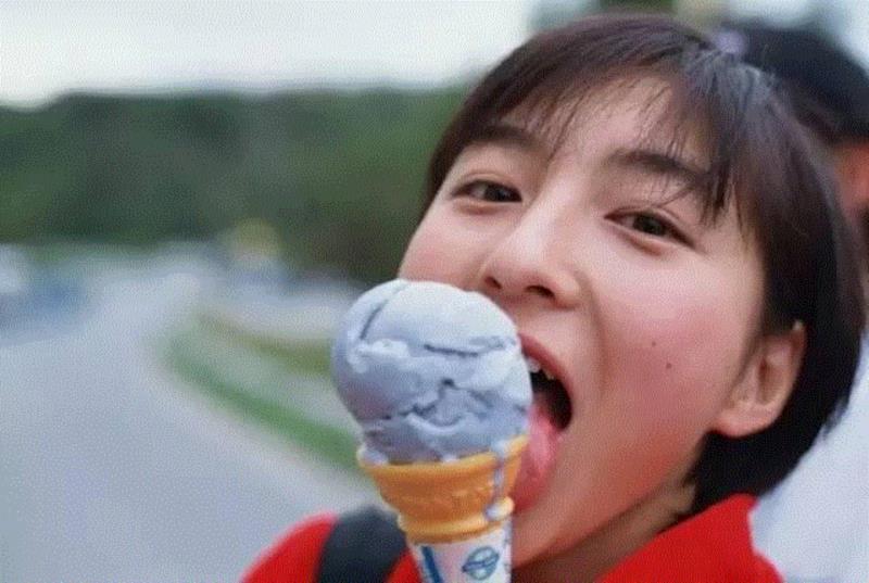 她是我见过最好看的短发女孩儿