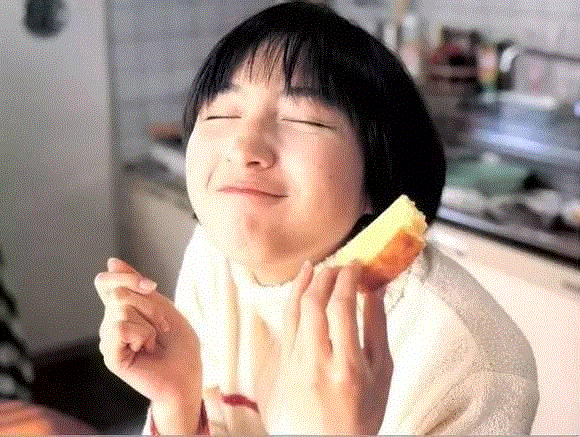 她是我见过最好看的短发女孩儿