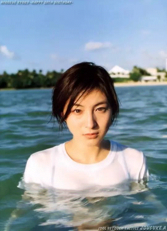 她是我见过最好看的短发女孩儿