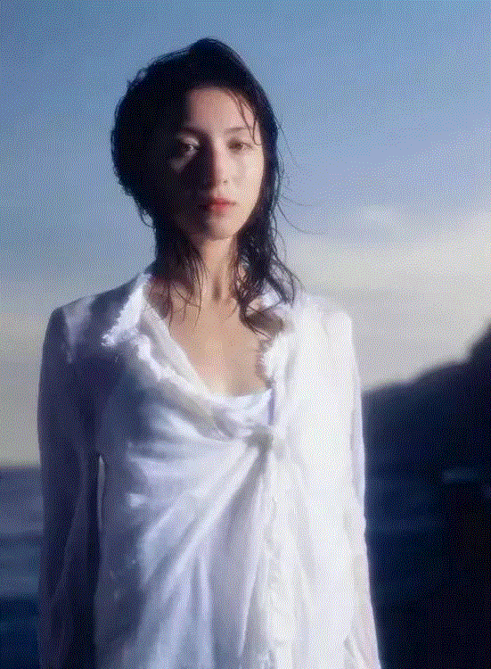 她是我见过最好看的短发女孩儿