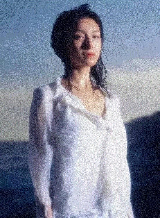 她是我见过最好看的短发女孩儿