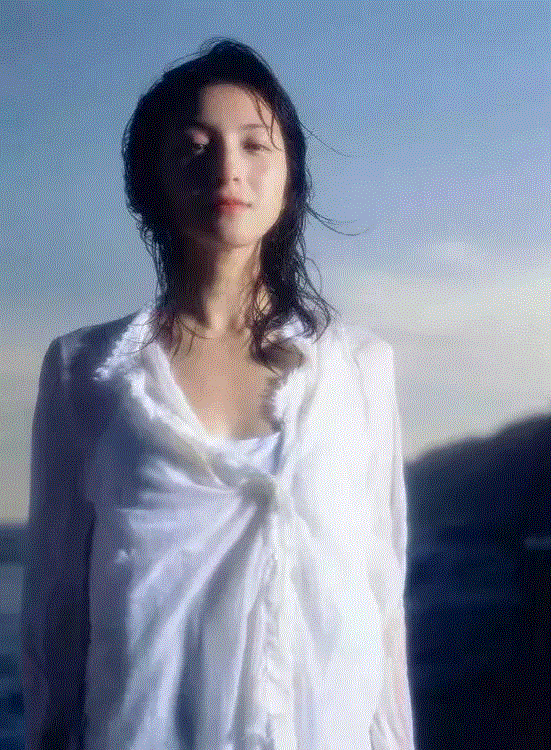 她是我见过最好看的短发女孩儿