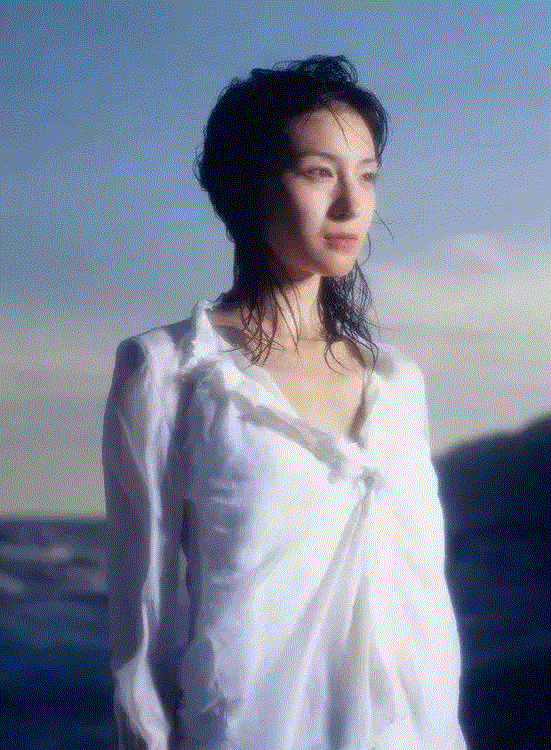她是我见过最好看的短发女孩儿