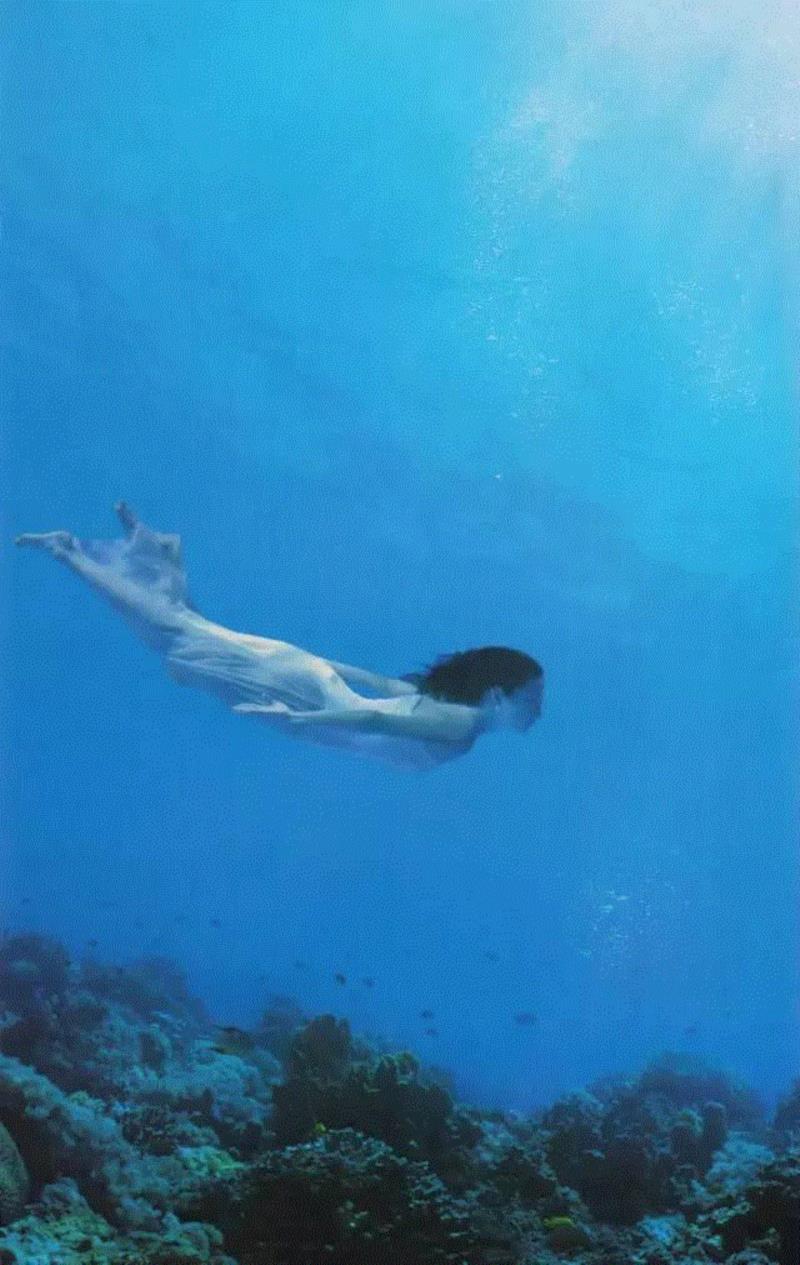 她是我见过最好看的短发女孩儿