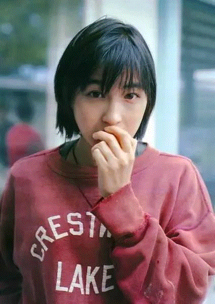 她是我见过最好看的短发女孩儿