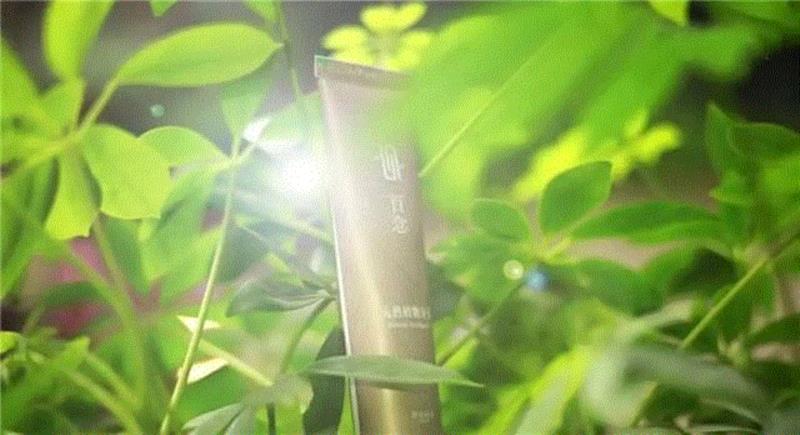 为了一支牙膏，他买了一个农场来种药草
