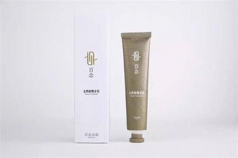 为了一支牙膏，他买了一个农场来种药草