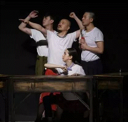 德国当代经典·话剧《金龙》丨我掉了一颗牙齿。就在金龙后面的厨房里。【文末福利】