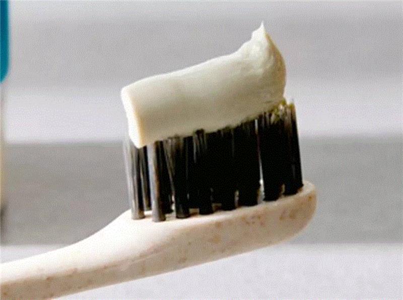 用泥土刷牙，能刷干净吗？