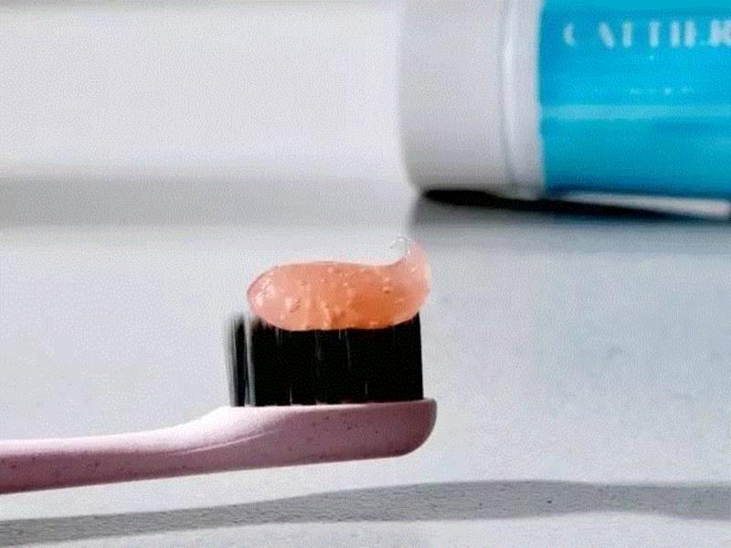 用泥土刷牙，能刷干净吗？