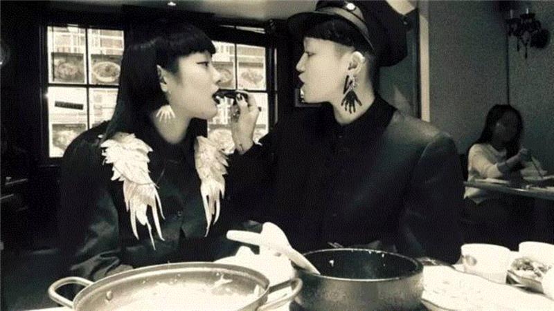 打败了蔡康永,关注度排行第一的这对日本女同性恋,看完你不弯算我输!