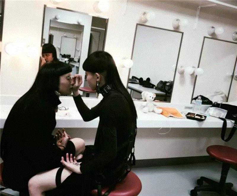 打败了蔡康永,关注度排行第一的这对日本女同性恋,看完你不弯算我输!