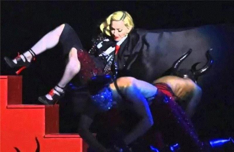 打败了蔡康永,关注度排行第一的这对日本女同性恋,看完你不弯算我输!