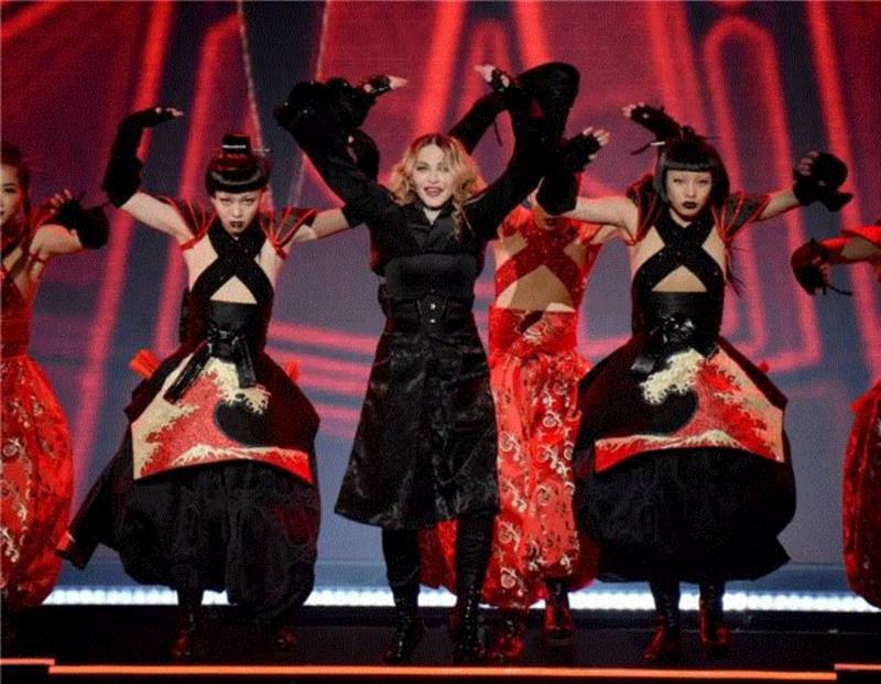 打败了蔡康永,关注度排行第一的这对日本女同性恋,看完你不弯算我输!