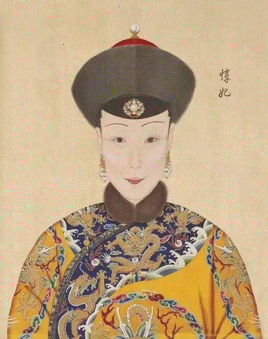 乾隆后宫佳丽三千，原来这位风流帝王后妃们的“证件照”长这样！