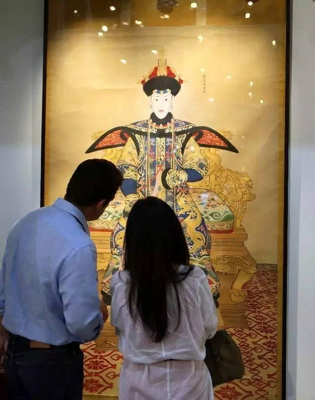 乾隆后宫佳丽三千，原来这位风流帝王后妃们的“证件照”长这样！