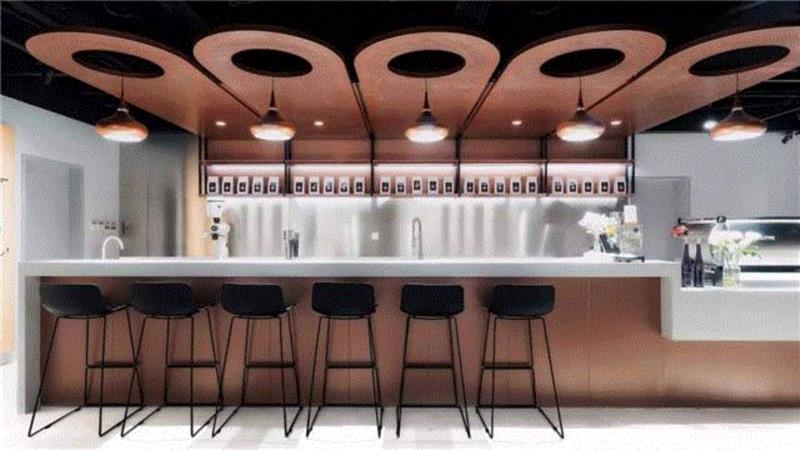 Coffee Craft 北京: 多功能咖啡屋与神奇八扇门 / UUA建筑师事务所