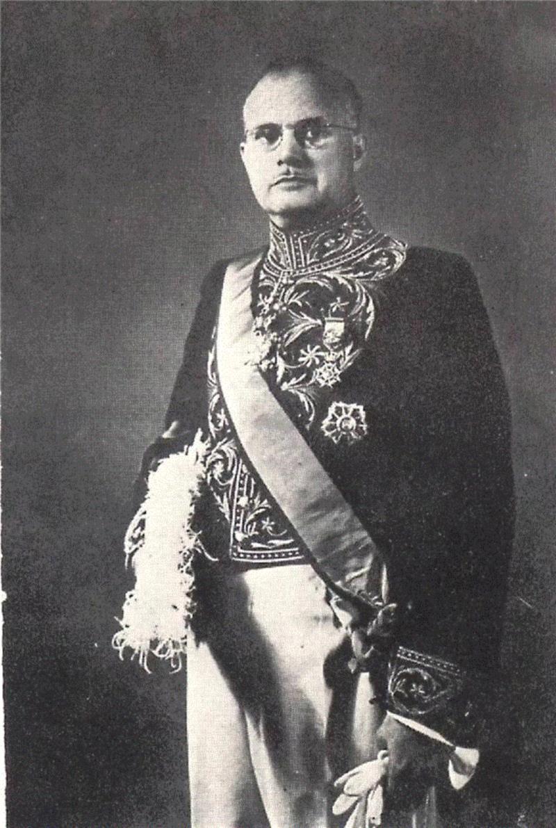 通晓15国语言,一手打造出“神探狄仁杰”,这个老外写的书法让国人都自叹不如……