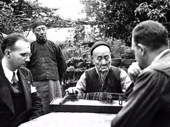 通晓15国语言,一手打造出“神探狄仁杰”,这个老外写的书法让国人都自叹不如……