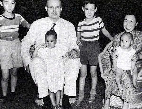 通晓15国语言,一手打造出“神探狄仁杰”,这个老外写的书法让国人都自叹不如……