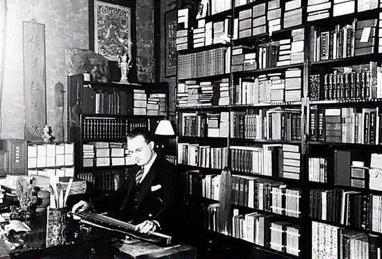 通晓15国语言,一手打造出“神探狄仁杰”,这个老外写的书法让国人都自叹不如……