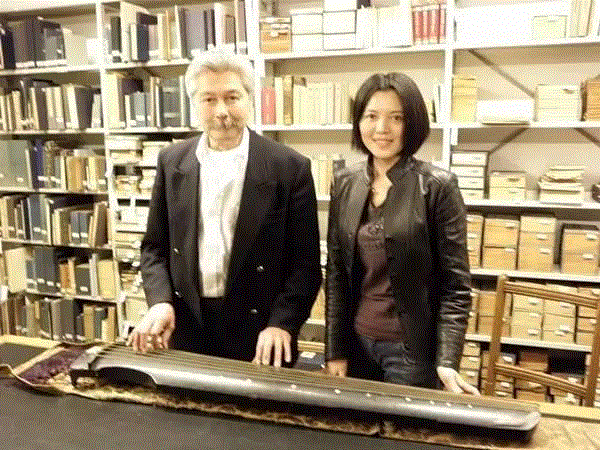 通晓15国语言,一手打造出“神探狄仁杰”,这个老外写的书法让国人都自叹不如……