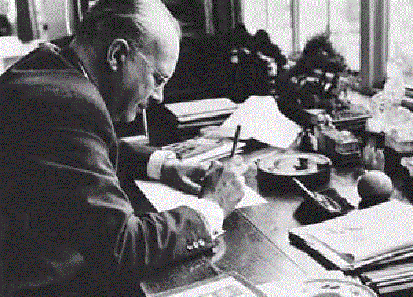 通晓15国语言,一手打造出“神探狄仁杰”,这个老外写的书法让国人都自叹不如……