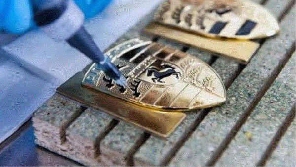 保时捷为什么这么贵？看车标就知道了！盘点中国人最喜欢的十大豪车标志