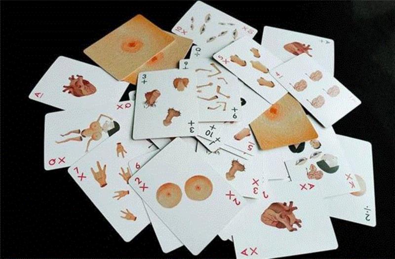 这些设计感扑克牌让你在年三十的时候不无聊