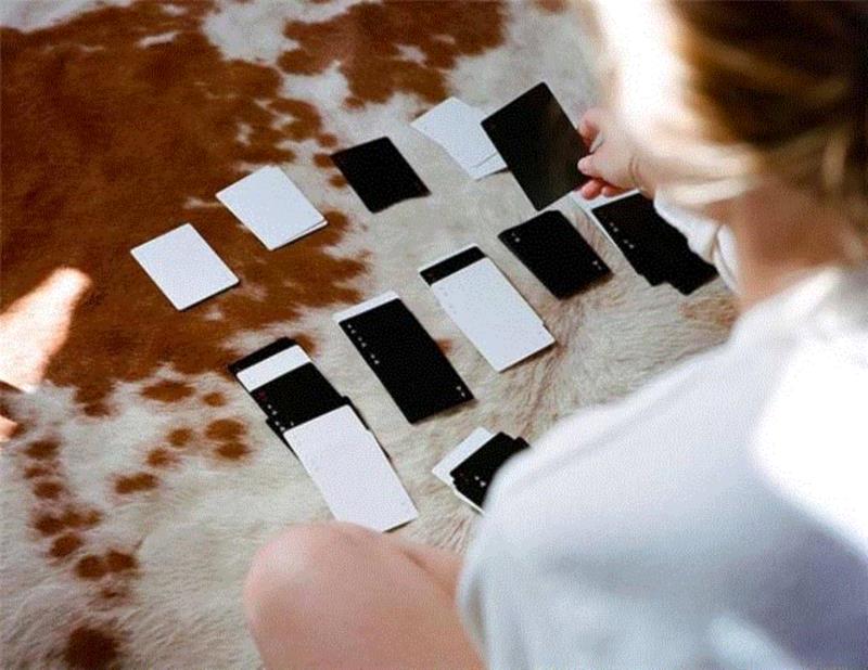 这些设计感扑克牌让你在年三十的时候不无聊