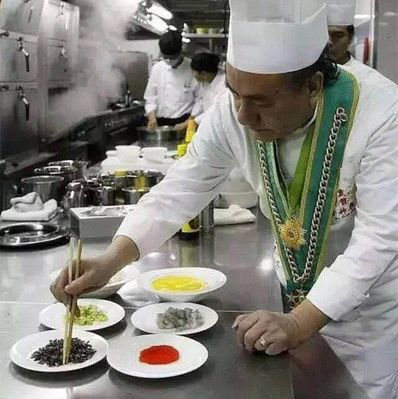 一碗蛋炒饭敢卖5000块港币?原来他就是周星驰《食神》的原型