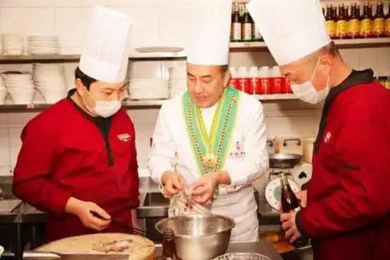 一碗蛋炒饭敢卖5000块港币?原来他就是周星驰《食神》的原型