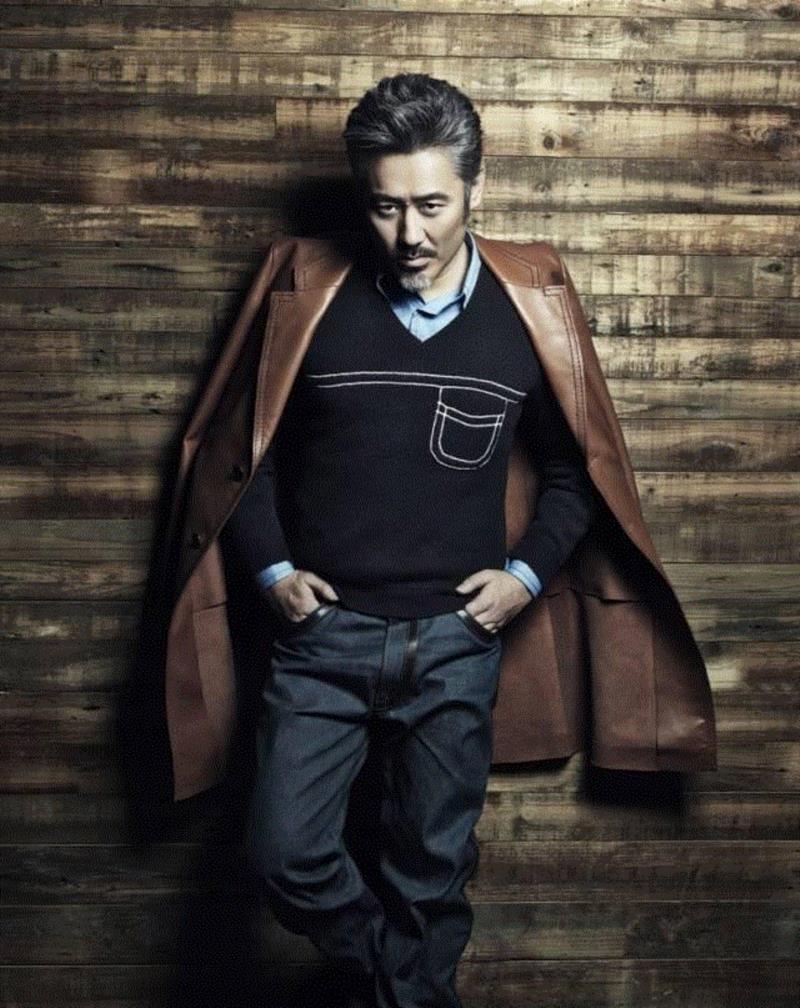 被48岁的吴秀波帅到了：这样的老男人，才是女人一辈子的春药！