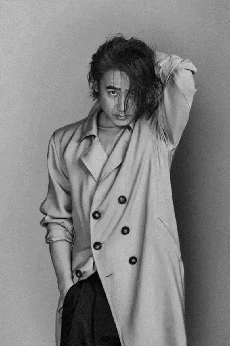 被48岁的吴秀波帅到了：这样的老男人，才是女人一辈子的春药！