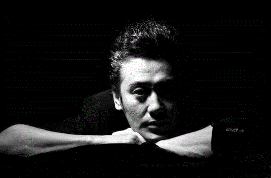 被48岁的吴秀波帅到了：这样的老男人，才是女人一辈子的春药！