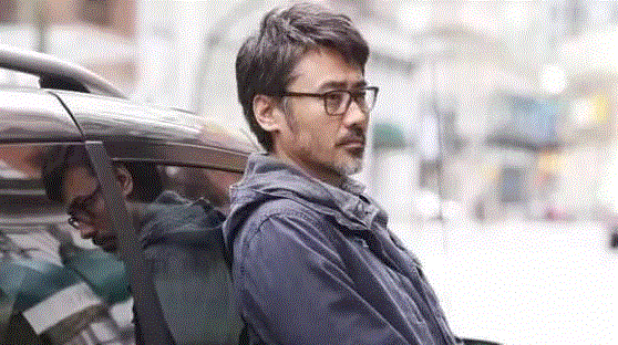 被48岁的吴秀波帅到了：这样的老男人，才是女人一辈子的春药！