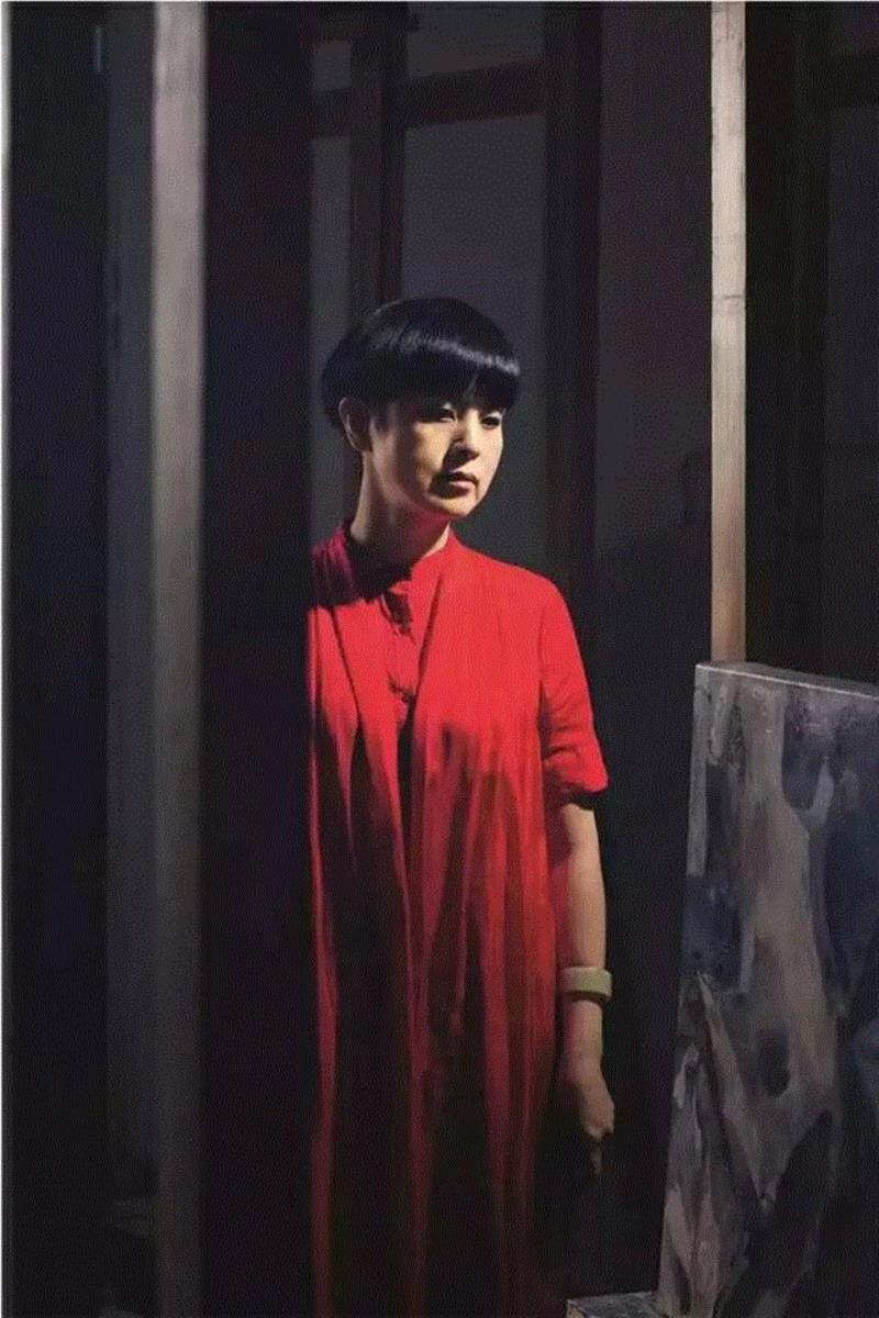 她是中国当代画坛的“大姐大”，央美任教28年，大一时期画的大卫像至今无人超越