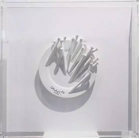 刺穿画布，创造无限的一维 | 卢西奥·封塔纳