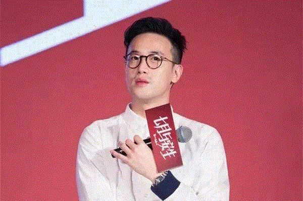 文艺 ▎曾国祥  我和我爸不一样，我的标签就是我自己