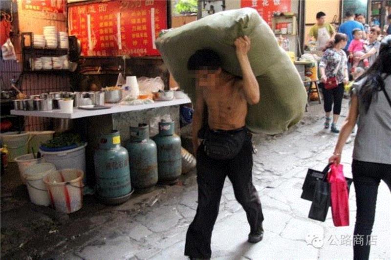 脱衣服和靠体力哪个挣钱比较容易
