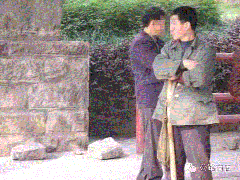 脱衣服和靠体力哪个挣钱比较容易
