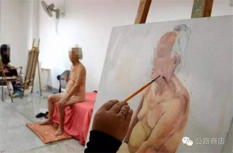 脱衣服和靠体力哪个挣钱比较容易