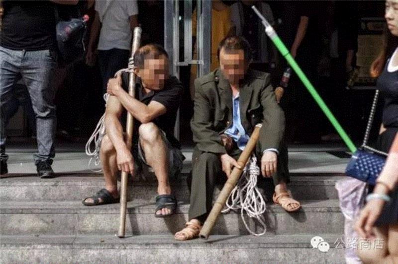 脱衣服和靠体力哪个挣钱比较容易