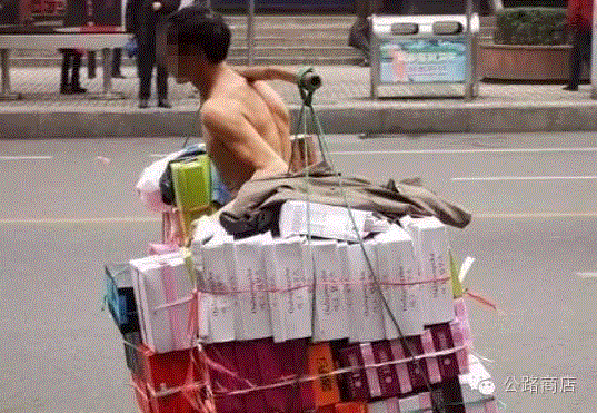脱衣服和靠体力哪个挣钱比较容易