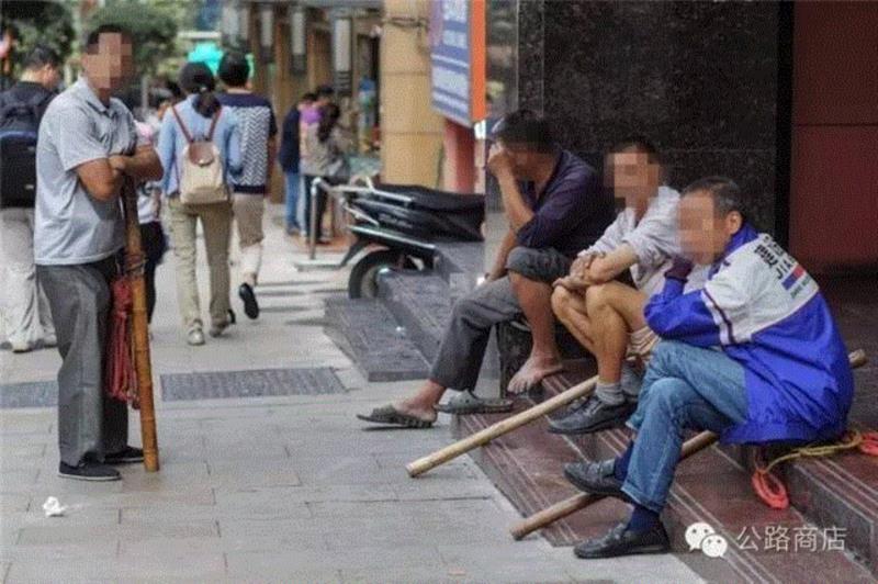 脱衣服和靠体力哪个挣钱比较容易