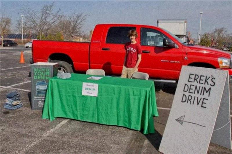 15岁男孩8年收集3万条牛仔裤用来造房子，只为保护地球！